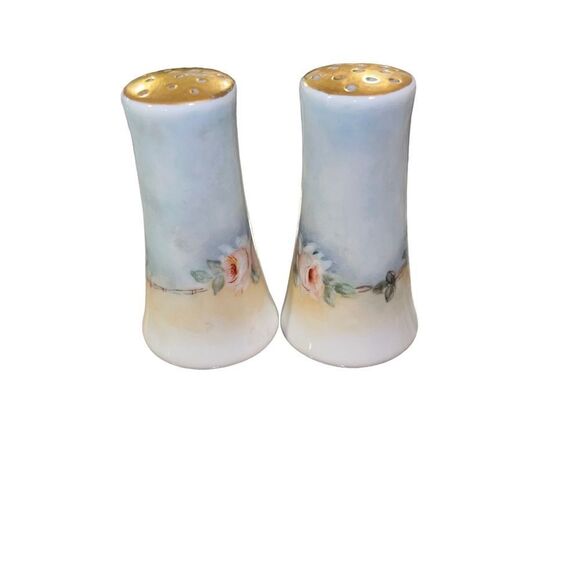 Vintage Mid Century made in Japan rose salt and pepper shakers with gold tops - Picture 5 of 10